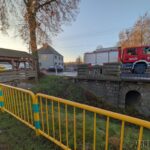 Kierująca fiatem wjechała w barierki mostu w Luboszycach