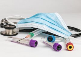 Pięć dni bez otwartych przychodni. NFZ wyjaśnia, gdzie szukać pomocy medycznej w święta