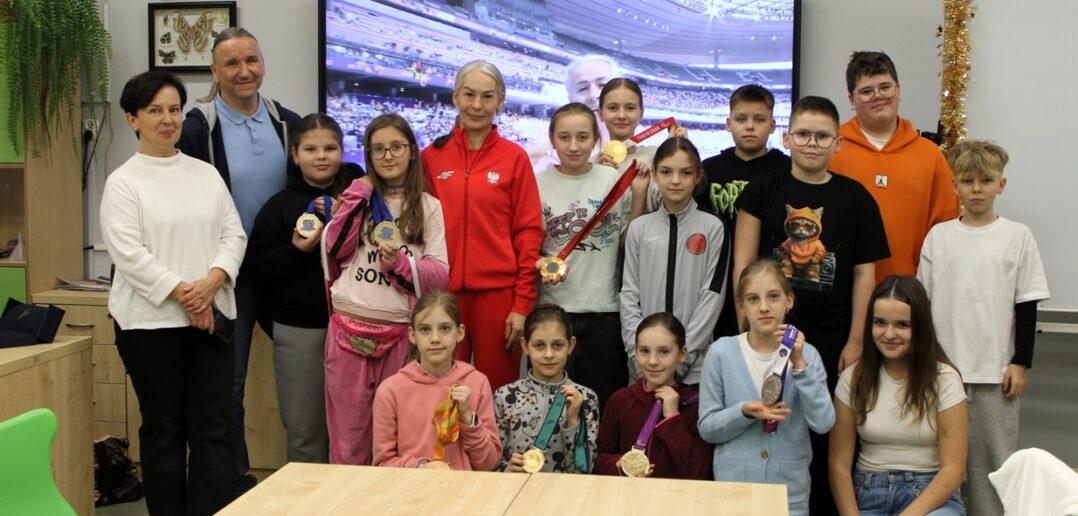 Paraolimpijka Barbara Bieganowska–Zając spotkała się z dziećmi i seniorami z gminy Dobrzeń Wielki Paraolimpijka Barbara Bieganowska–Zając spotkała się z dziećmi i seniorami z gminy Dobrzeń Wielki