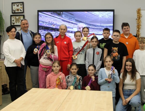 Paraolimpijka Barbara Bieganowska–Zając spotkała się z dziećmi i seniorami z gminy Dobrzeń Wielki