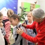 Paraolimpijka Barbara Bieganowska–Zając spotkała się z dziećmi i seniorami z gminy Dobrzeń Wielki