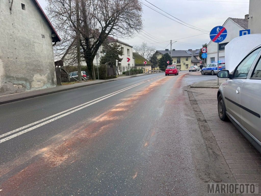 Wypadek w Dobrzeniu Wielkim, jedna osoba w szpitalu
