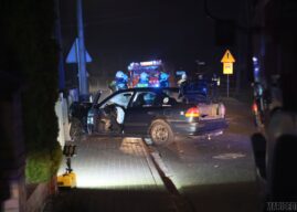 Kierowca osobówki wjechał w ogrodzenie jednej z posesji w Domecku