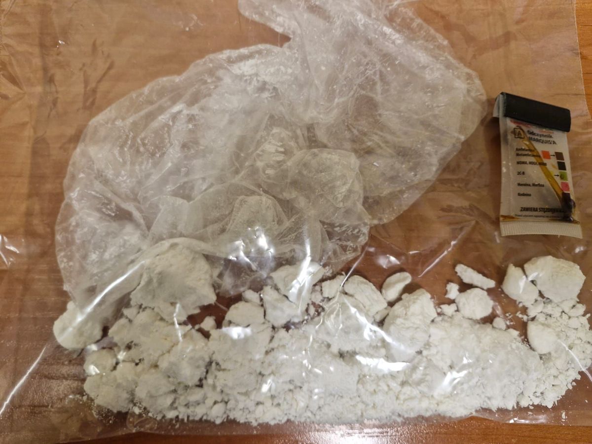 Ponad 1200 porcji narkotyków przejętych w gminie Biała. Trzy osoby z zarzutami