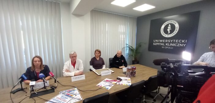 Brzuszki, kt&oacute;re bolą. O dzieciach, medycynie i sensie pomagania