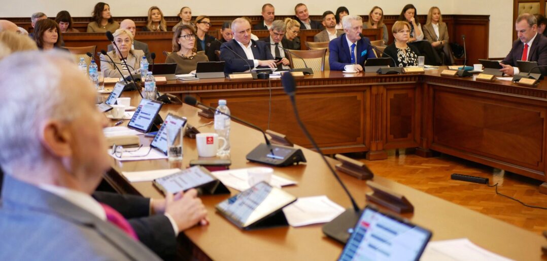 Promocja czy sensacja? Dokumenty obnażają polityczną pianę wok&oacute;ł &bdquo;afery winiarskiej&rdquo; w powiecie nyskim