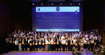 Stypendia dla ambitnych uczni&oacute;w. Samorząd wojew&oacute;dztwa inwestuje w przyszłość Opolskiego
