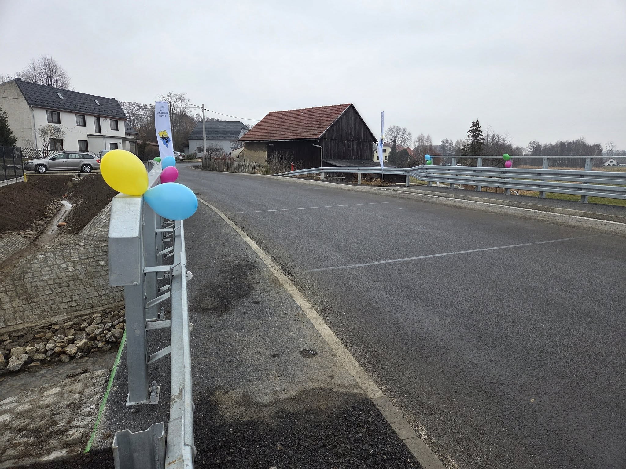 Nowy most w Dzielawach. Przeprawa na drodze 421 gotowa po pół roku prac