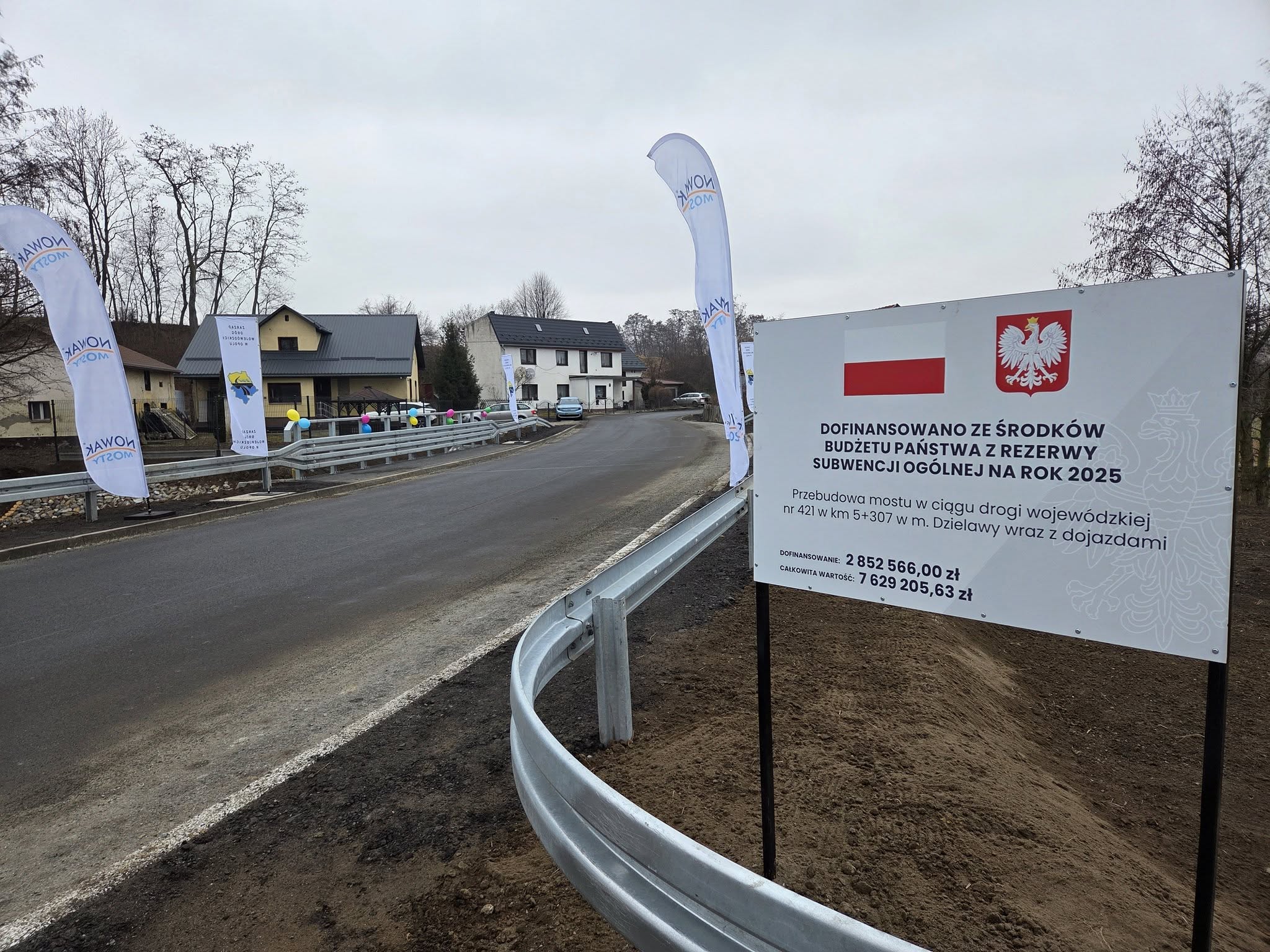 Nowy most w Dzielawach. Przeprawa na drodze 421 gotowa po pół roku prac