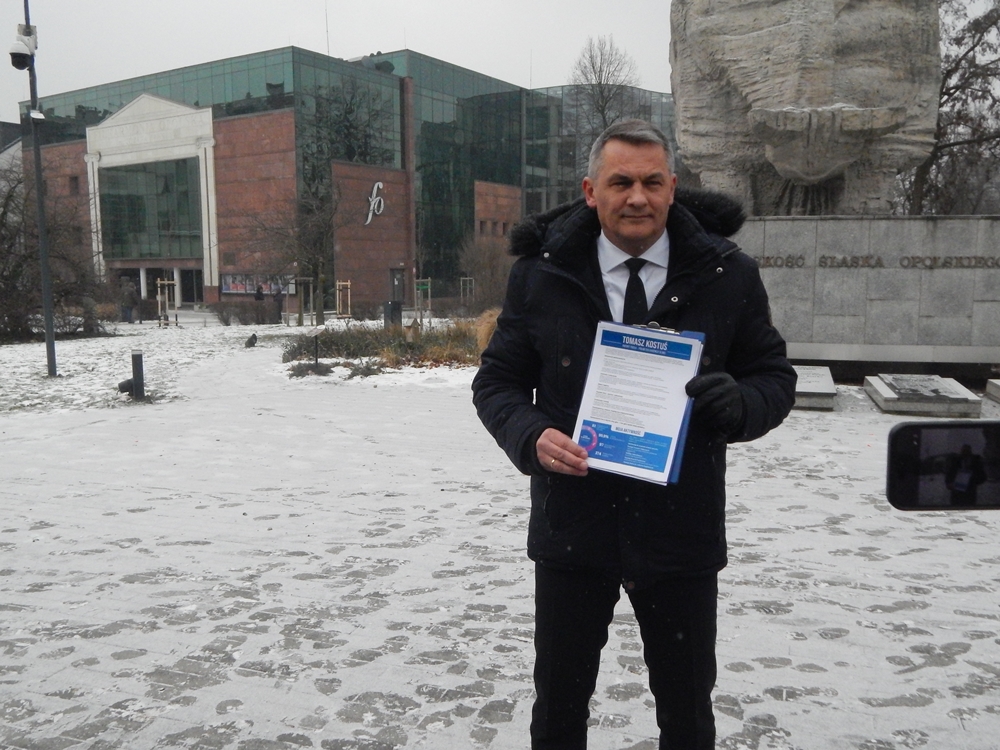 Poseł Tomasz Kostuś po dwóch latach kadencji: intensywna praca w Sejmie i w terenie