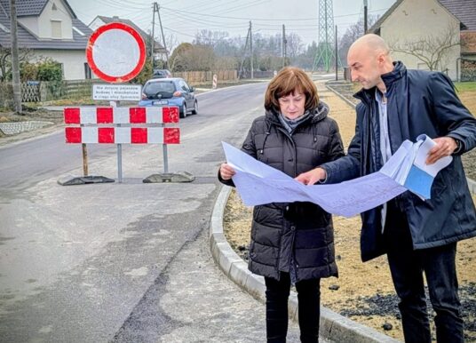 Ul. Spóracka w Krasiejowie na finiszu. Kluczowa droga powiatowa zmienia standard