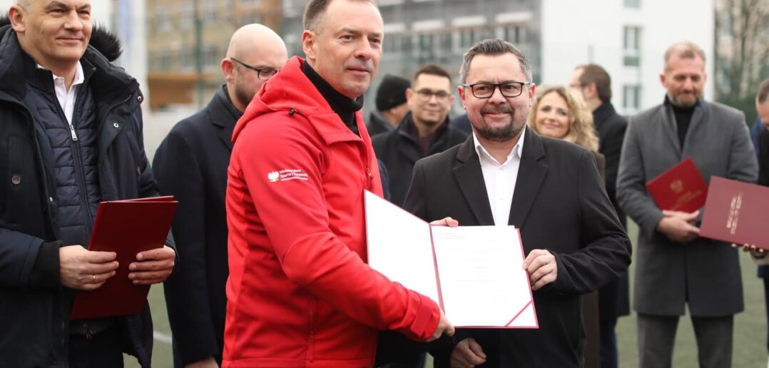 Nowa jakość sportu przy szkole w Osowcu. Asfalt odchodzi do historii Nowa jakość sportu przy szkole w Osowcu. Asfalt odchodzi do historii