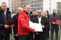 Nowa jakość sportu przy szkole w Osowcu. Asfalt odchodzi do historii