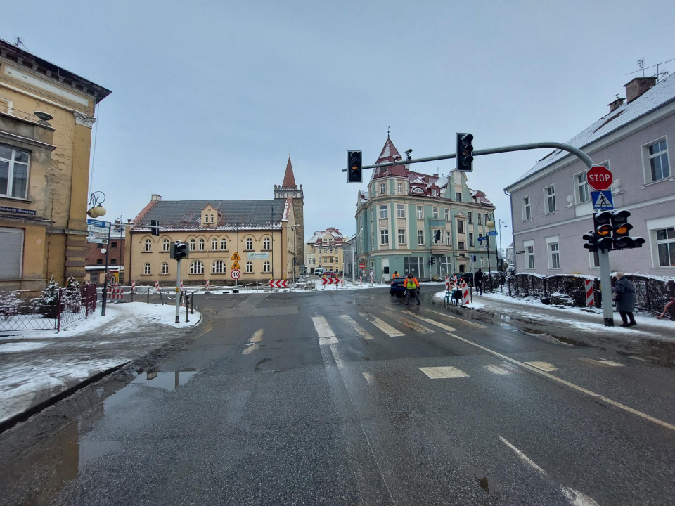 Nocne zmiany na kluczowym skrzyżowaniu w Głuchołazach. Kolejny etap rozbudowy DK4