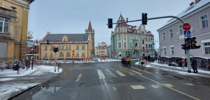 Nocne zmiany na kluczowym skrzyżowaniu w Głuchołazach. Kolejny etap rozbudowy DK4