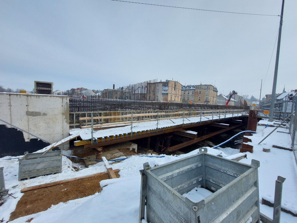 Nocne zmiany na kluczowym skrzyżowaniu w Głuchołazach. Kolejny etap rozbudowy DK4