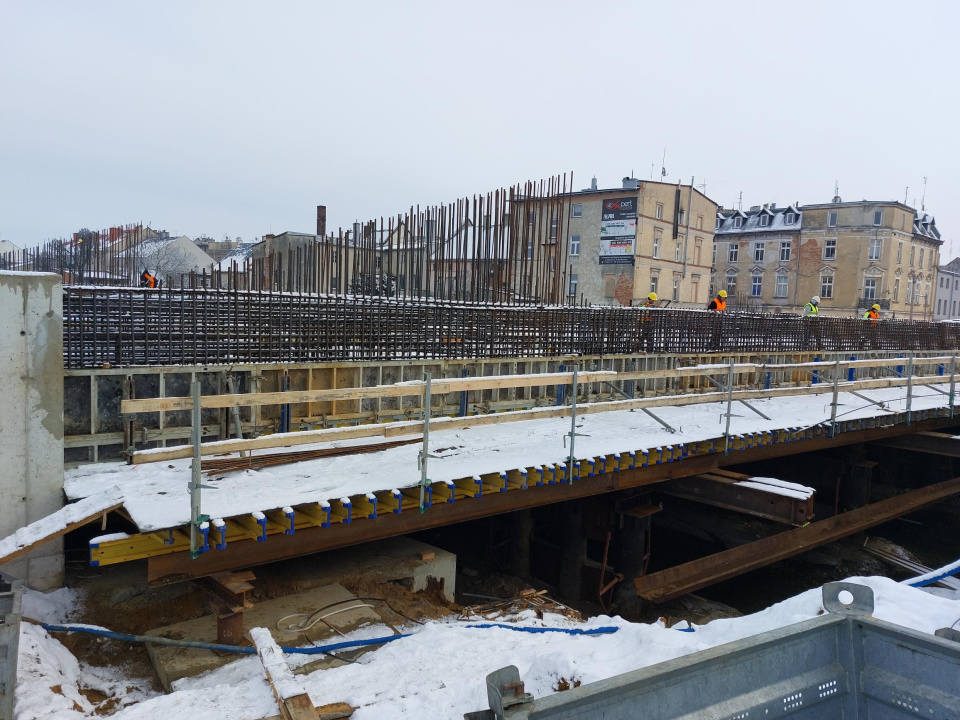 Nocne zmiany na kluczowym skrzyżowaniu w Głuchołazach. Kolejny etap rozbudowy DK4