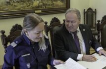 Mundur w murach, czyli o trudnej sztuce dyplomacji na kampusie