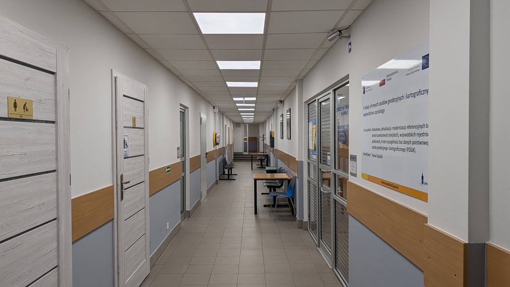 Geodezja w Powiecie Opolskim przyspiesza. Opłatomat już działa, wkrótce płatności skanem i sztuczna inteligencja