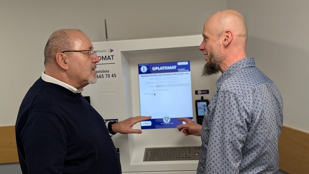 Geodezja w Powiecie Opolskim przyspiesza. Opłatomat już działa, niedługo płatności skanem i sztuczna inteligencja