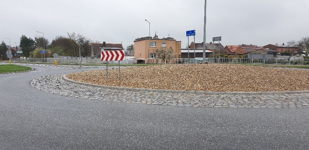 Ekrany akustyczne na skrzyżowaniu DK42 i DK45 w Ligocie Dolnej. Miesiąc utrudnień na obwodnicy Kluczborka Ekrany akustyczne na skrzyżowaniu DK42 i DK45 w Ligocie Dolnej. Miesiąc utrudnień na obwodnicy Kluczborka