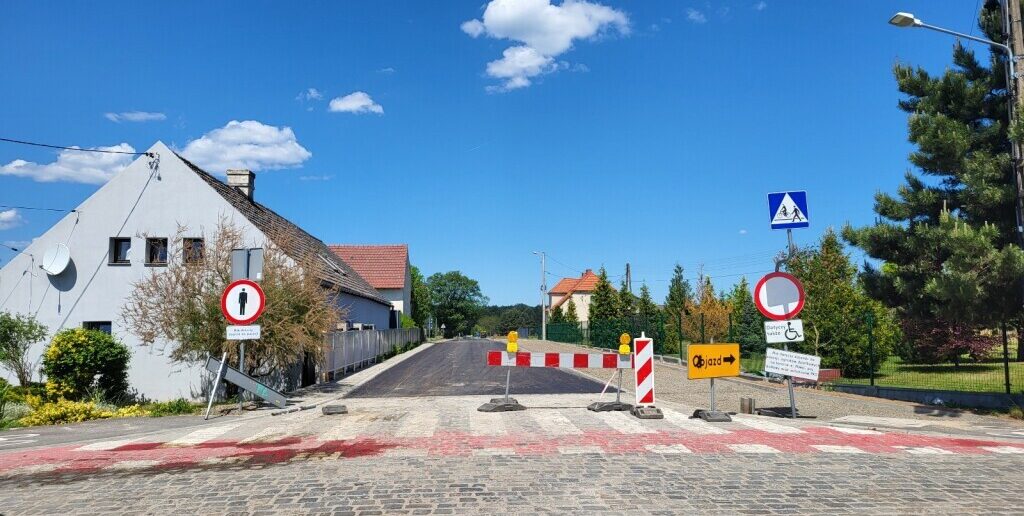 Trwa rozbudowa drogi w Niwkach