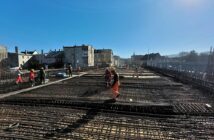 Betonowa noc w Głuchołazach. Most nad Białą Głuchołaską nabiera ostatecznych kształt&oacute;w. A od jutra zmiany w organizacji ruchu