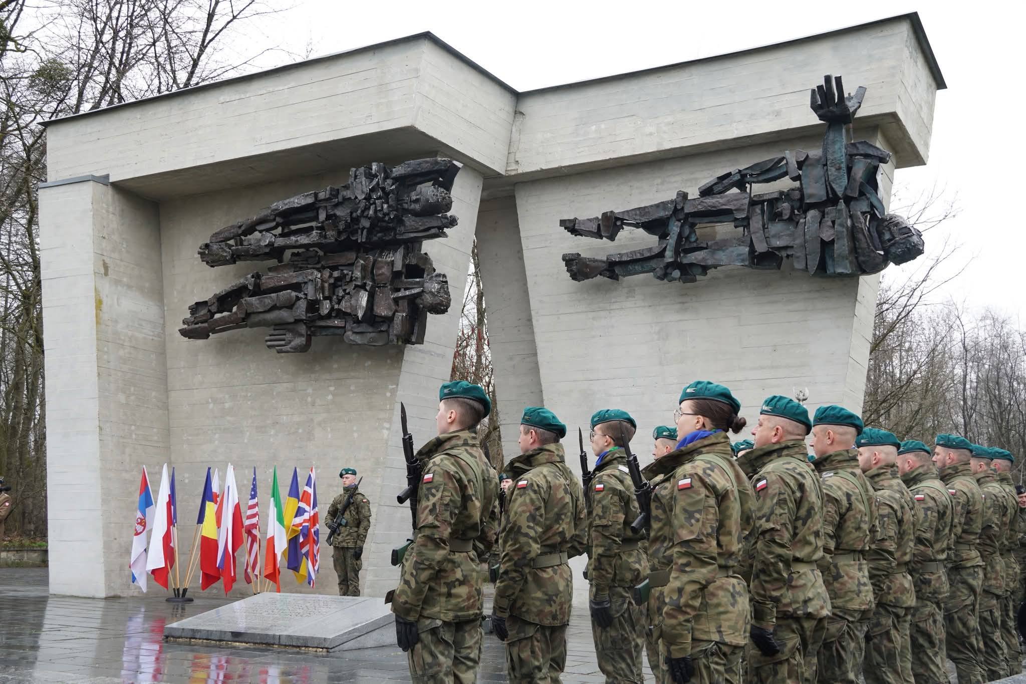 81. rocznica wyzwolenia Stalagu 344 Lamsdorf: Hołd dla ofiar w Łambinowicach