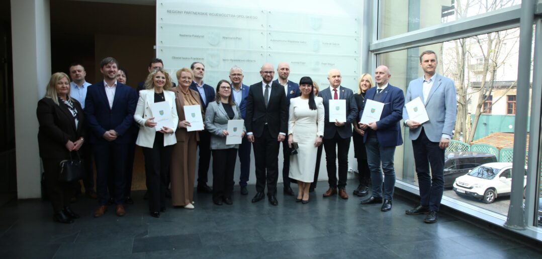 Ponad 2 miliony złotych na sport w regionie. Finał pierwszej edycji programu infrastrukturalnego w Opolskiem Ponad 2 miliony złotych na sport w regionie. Finał pierwszej edycji programu infrastrukturalnego w Opolskiem