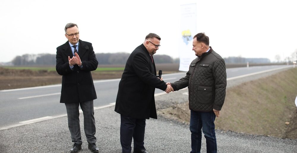 Solidarność samorządów w praktyce: Odcinek DW 407 Pogórze – Łącznik po odbudowie Solidarność samorządów w praktyce: Odcinek DW 407 Pogórze – Łącznik po odbudowie