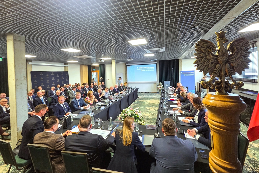 Miliardy na rozwój regionów. Samorządowy „okrągły stół” w Głuchołazach o przyszłości funduszy unijnych