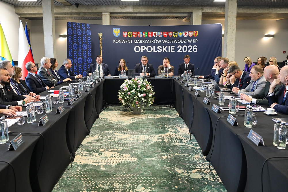 Miliardy na rozwój regionów. Samorządowy „okrągły stół” w Głuchołazach o przyszłości funduszy unijnych