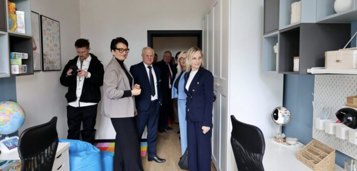 Powr&oacute;t do domu po powodzi. Dom Dziecka w Krasnym Polu po kapitalnym remoncie otwarty