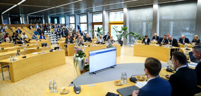 Sejmik o sprawach społecznych, wsp&oacute;łpracy zagranicznej i inwestycjach drogowych