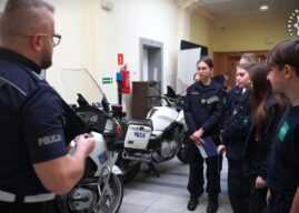 Mundur od środka. Młodzi zajrzeli za kulisy pracy opolskiej Policji