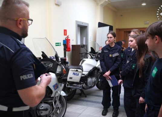Mundur od środka. Młodzi zajrzeli za kulisy pracy opolskiej Policji