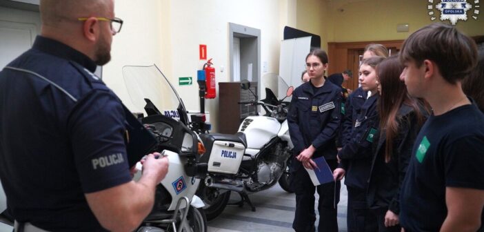 Mundur od środka. Młodzi zajrzeli za kulisy pracy opolskiej Policji