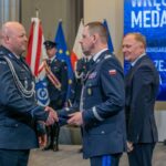 Cena odwagi wyższa niż strach. Opolscy Policjanci z medalami za ratowanie życia