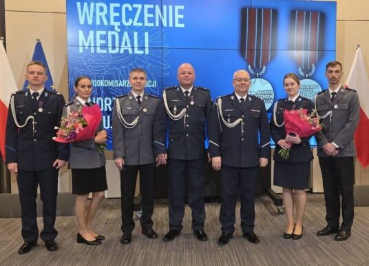 Cena odwagi wyższa niż strach. Opolscy Policjanci z medalami za ratowanie życia