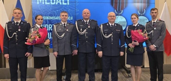 Cena odwagi wyższa niż strach. Opolscy Policjanci z medalami za ratowanie życia