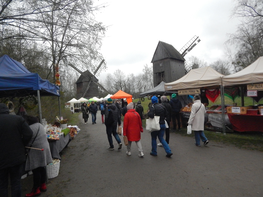 Kolorowa Niedziela Palmowa w Bierkowicach. Tłumy na 49. Jarmarku Wielkanocnym [ZDJĘCIA]