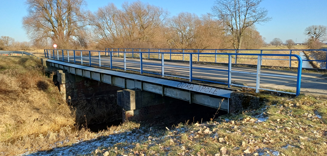 Nowy most zamiast zniszczonej przeprawy. Narok odbudowuje się po powodzi