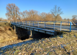 Nowy most zamiast zniszczonej przeprawy. Narok odbudowuje się po powodzi