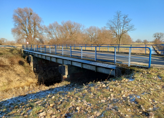 Nowy most zamiast zniszczonej przeprawy. Narok odbudowuje się po powodzi
