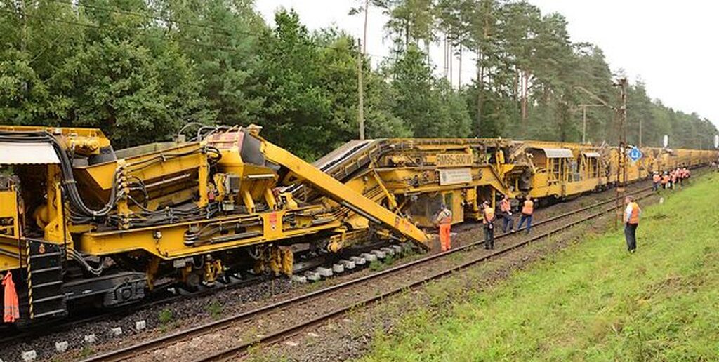 Duże zmiany na torach w regionie już w niedzielę. Autobusy zastąpią pociągi na dw&oacute;ch ważnych liniach