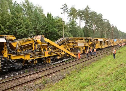 Duże zmiany na torach w regionie już w niedzielę. Autobusy zastąpią pociągi na dwóch ważnych liniach