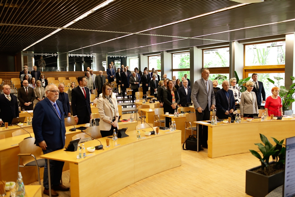 Sesja Sejmiku: Miliony na aktywizację zawodową, renowację zabytków i nową strategię odpadową