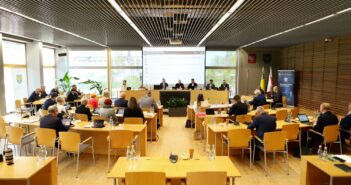 Sesja Sejmiku: Miliony na aktywizację zawodową, renowację zabytk&oacute;w i nową strategię odpadową