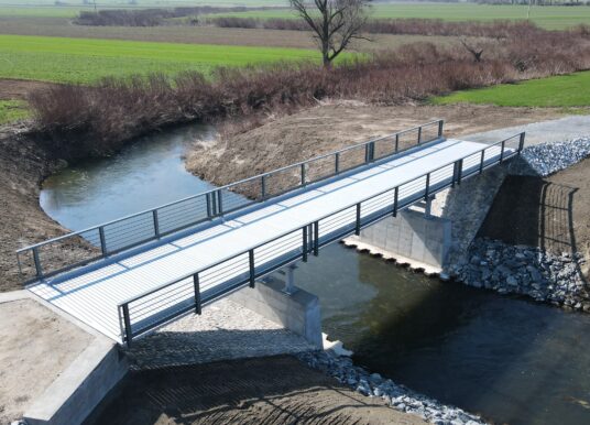 Wielki powrót przeprawy w Kórnicy: Most nad Osobłogą znów łączy brzegi