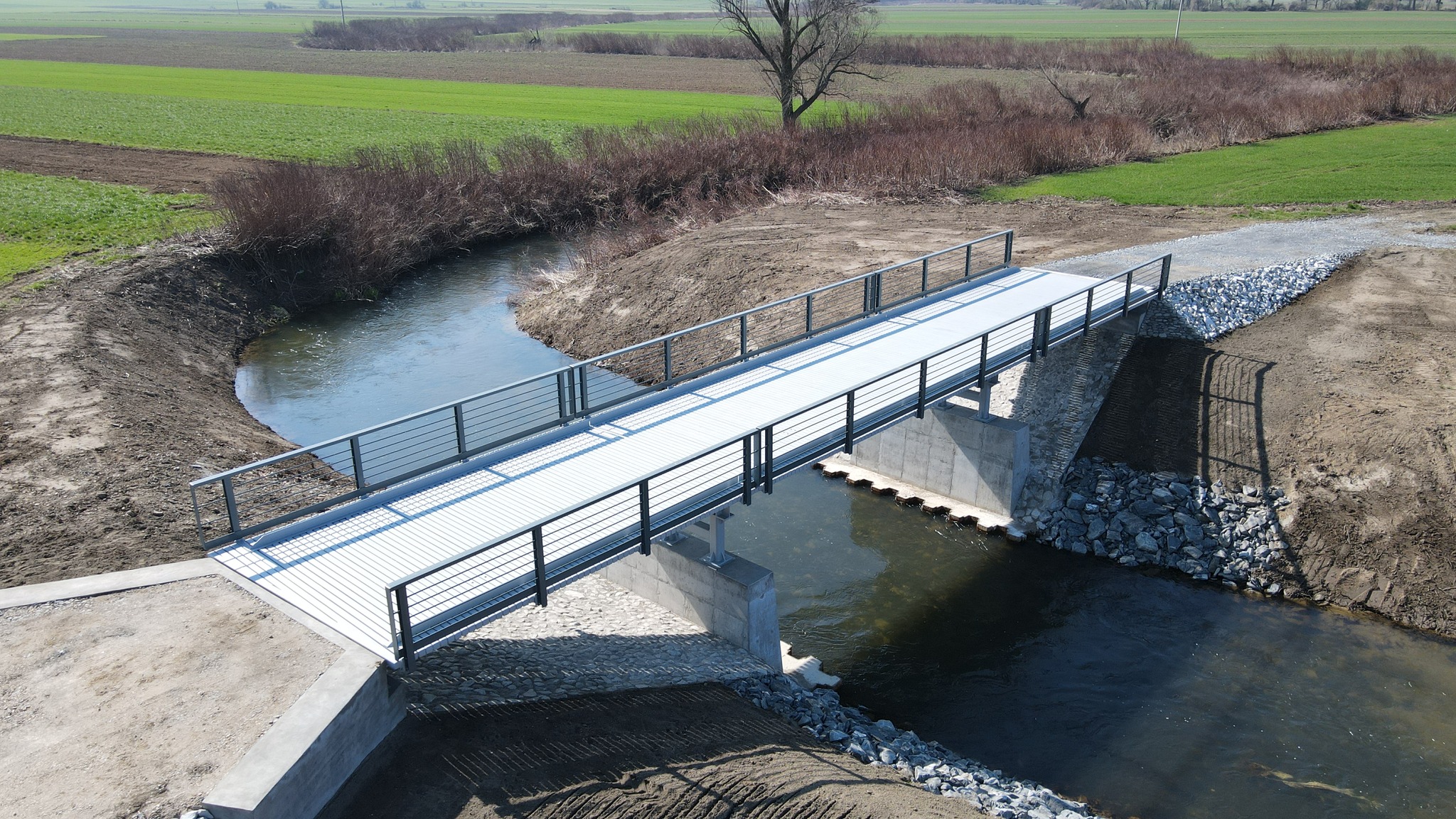 Wielki powrót przeprawy w Kórnicy: Most nad Osobłogą znów łączy brzegi